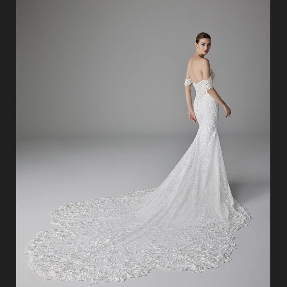 Pronovias Wedding Dress Size 4